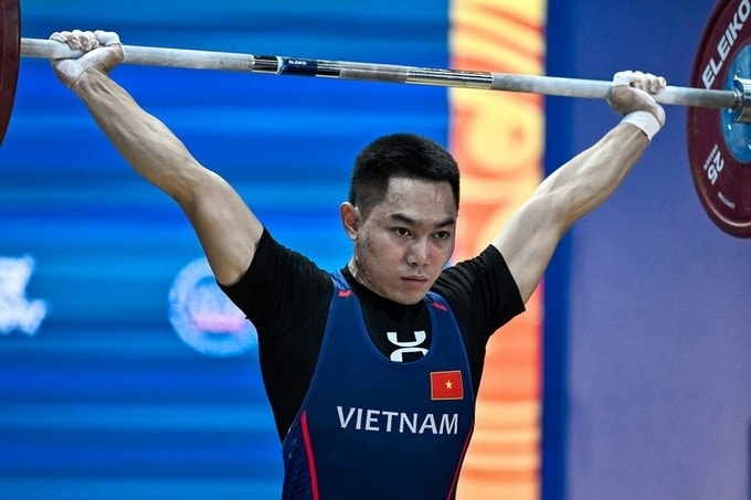 Vietnamese athlete takes bronze at Junior World Weightlifting Championships